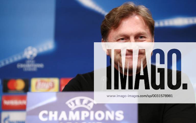 RB Leipzig - PK Champions League Leipzig, 05.12.2017, Red Bull Arena, Fussball, UEFA Champions League, Gruppe G, 6.Spieltag, Pressekonferenz am Vortag der Partie RB Leipzig vs. Besiktas Istanbul , Im Bild: Trainer Ralph Hasenhüttl Hasenhuettl (RB Leipzig) ,