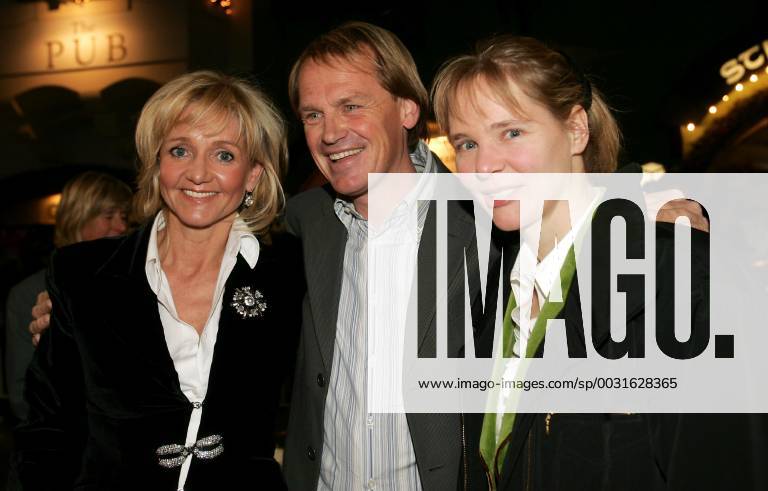 Christa Kinshofer-Guethlein, Markus Wasmeier und Katja Seizinger (v.links)-AUDI Night 2005 im Hotel Tenne in Kitzbuehel am 21.01.2005. Portrait , Kitzbuehel Oesterreich 00009