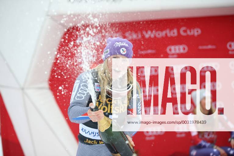 SPORT ALPINE SKIING - FIS WC Kranjska Gora KRANJSKA GORA,SLOVENIA,06.JAN.18 - ALPINE SKIING - FIS World Cup, giant slalom, ladies. Image shows Tessa Worley (FRA). Keywords: champagne shower. GEPAxpictures xChristianxWalgram