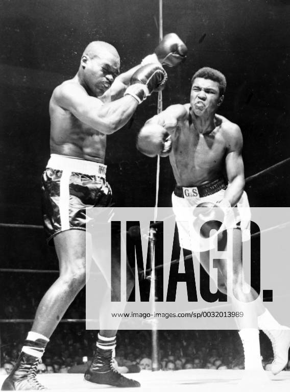BOXING HEAVYWEIGHT CASSIUS CLAY - MUHAMMAD ALI AND DOUG JONES IN NEW YORK ; 15 MARCH 1963,