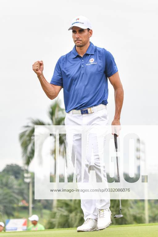 (180114) -- KUALA LUMPUR, Jan. 14, 2018 -- Team Europe s Rafa Cabrera Bello competes during the EurAsia Cup 2018 at the Glenmarie Golf and Country Club in Kuala Lumpur, Malaysia, on Jan. 14, 2018. Team Europe won 14-10. ) (SP)MALAYSIA-KUALA LUMPUR-GOLF-EURASIA CUP-FINAL ChongxVoonxChung