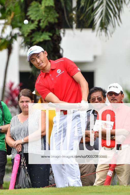 (180114) -- KUALA LUMPUR, Jan. 14, 2018 -- Team Asia s Li Haotong competes during the EurAsia Cup 2018 at the Glenmarie Golf and Country Club in Kuala Lumpur, Malaysia, on Jan. 14, 2018. Team Europe won 14-10. ) (SP)MALAYSIA-KUALA LUMPUR-GOLF-EURASIA CUP-FINAL ChongxVoonxChung