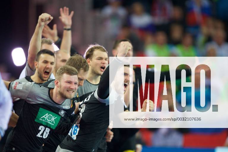 - SPORT Handball Zagreb 15.01.2018 Europameisterschaft Herren Männer Euro Europameisterschaften Vorrunde Slowenien (SLO) - Deutschland (GER) Jubel deutschland Philipp Weber (Deutschland, No.20) Hendrik Pekeler (Deutschland, No.13) Paul Drux (Deutschland, No.95)