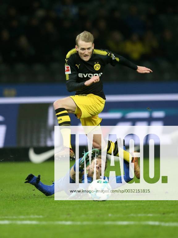 Fabian Lustenberger ( Hertha BSC Berlin 28 ) Andre Schuerrle ( Borussia Dortmund 21 ), Hertha BSC Berlin vs. Borussia Dortmund, 1.Bundesliga, Fussball, 19.01.2018, Berlin