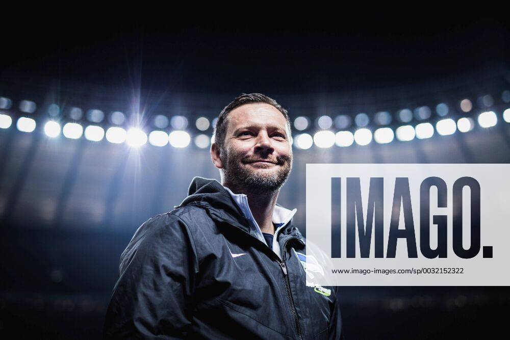 Berlin, Germany, 19.01.2018: Trainer Pal Dardai (Hertha BSC) beim Spiel der Fußball Bundesliga zwischen Hertha BSC und BV Borussia Dortmund.