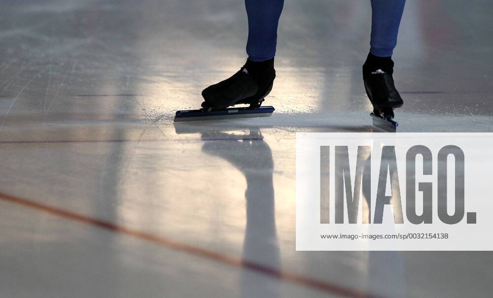 ISU Weltcup Eisschnelllauf Erfurt 19.01.18 , Erfurt, Eissportzentrum Gunda-Niemann-Stirnemann-Halle, ISU World Cup Speed skating Eisschnelllauf Weltcup Eisschnelllauf im Bild: Athlet am Start Feature Symbol symbolisch Schlittschuh
