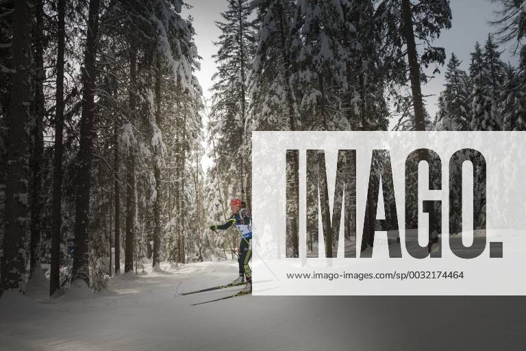 - SPORT Laura Dahlmeier GER Aktion im verschneiten Wald Biathlon Welt Cup 10 KM Verfolgung der Frauen in Antholz, Italien am 20.01.2018