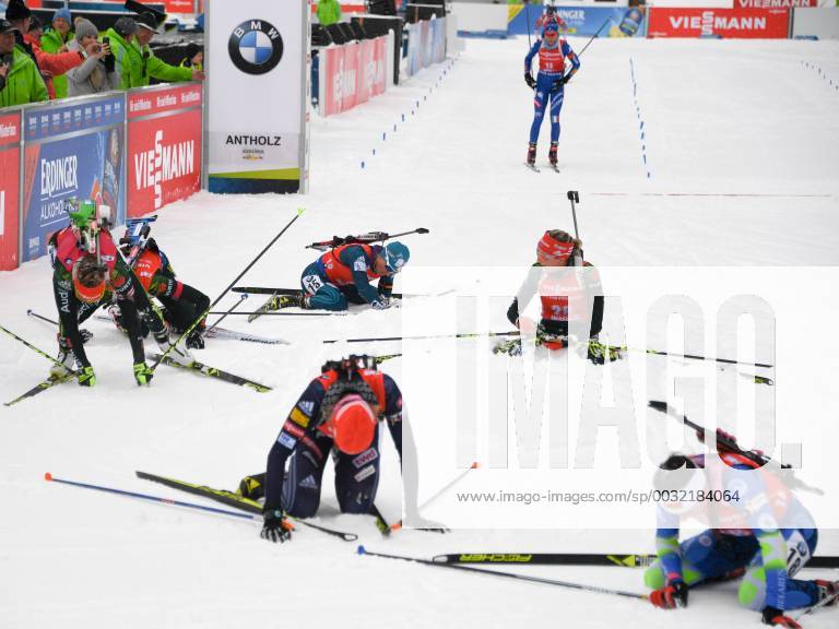 - SPORT BIATHLON - IBU WC Antholz ANTHOLZ,ITALY,21.JAN.18 - BIATHLON - IBU World Cup Antholz, 12.5km mass start, ladies. Image shows the top athletes in the finish whith Lisa Vittozzi (ITA) arrinving there. GEPAxpictures xOliverxLerch