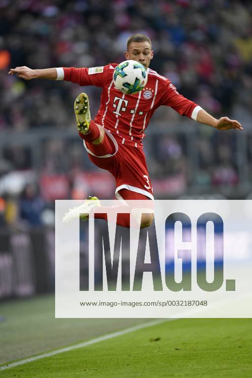 - SPORT Joshua Kimmich FC Bayern München am Ball akrobatisch FC Bayern München FCB vs SV Werder Bremen 21.01.2018 FC Bayern München FCB vs SV Werder Bremen