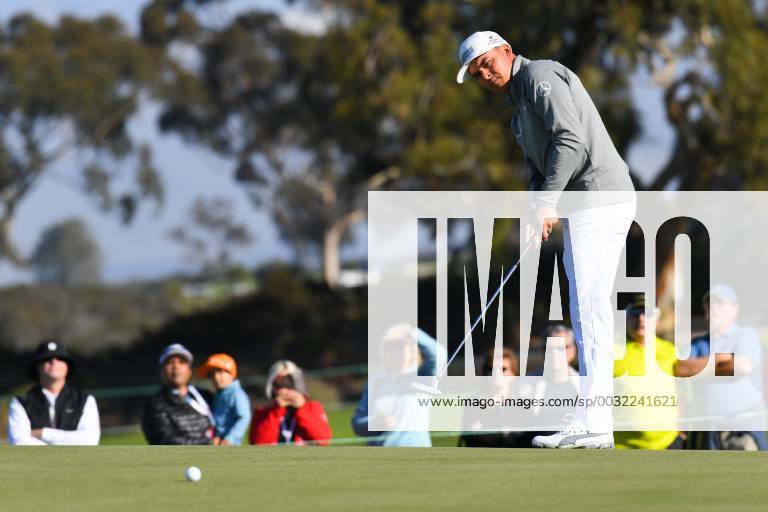 SAN DIEGO, CA - JANUARY 25: Rickie Fowler attempts a putt on the 10th green on the North Course during the first round of the Farmers Insurance Open golf tournament at Torrey Pines Municipal Golf Course on January 25, 2018. (Photo by Brian Rothmuller Icon Sportswire) GOLF: JAN 25 PGA Golf Herren - Farmers Insurance Open Icon180125006