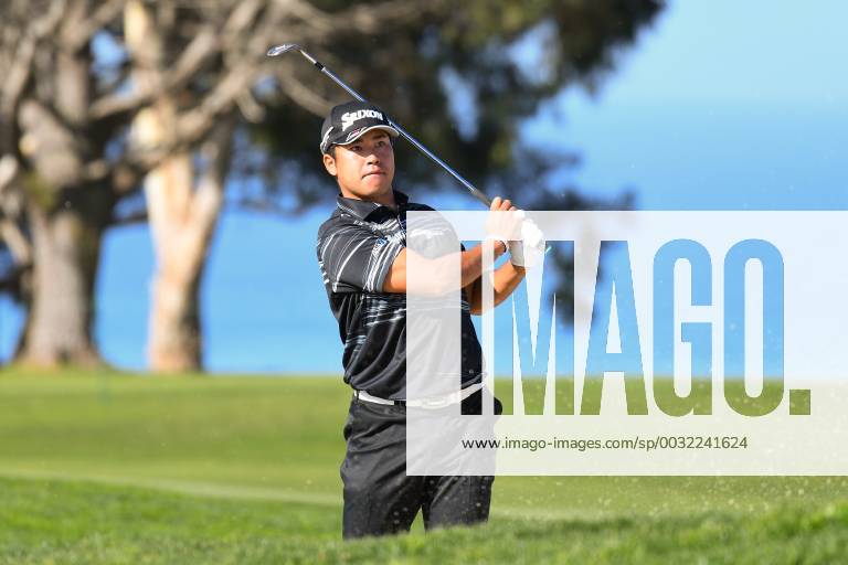 SAN DIEGO, CA - JANUARY 25: Hideki Matsuyama hits from the 11th hole sand trap on the North Course during the first round of the Farmers Insurance Open golf tournament at Torrey Pines Municipal Golf Course on January 25, 2018. (Photo by Brian Rothmuller Icon Sportswire) GOLF: JAN 25 PGA Golf Herren - Farmers Insurance Open Icon180125009