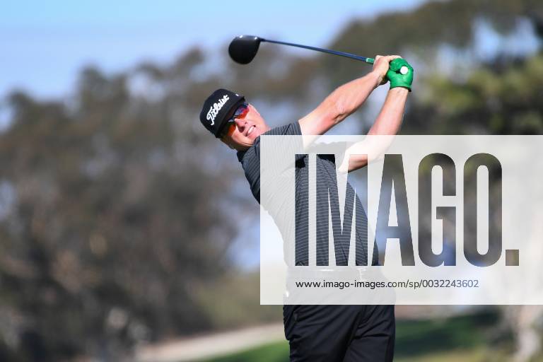 SAN DIEGO, CA - JANUARY 25: Charlie Hoffman hits from the 5th hole tee on the South Course during the first round of the Farmers Insurance Open golf tournament at Torrey Pines Municipal Golf Course on January 25, 2018. (Photo by Brian Rothmuller Icon Sportswire) GOLF: JAN 25 PGA Golf Herren - Farmers Insurance Open Icon180125040