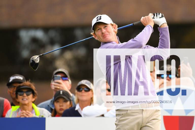 SAN DIEGO, CA - JANUARY 25: Brandt Snedeker hits from the 15th hole tee on the South Course during the first round of the Farmers Insurance Open golf tournament at Torrey Pines Municipal Golf Course on January 25, 2018. (Photo by Brian Rothmuller Icon Sportswire) GOLF: JAN 25 PGA Golf Herren - Farmers Insurance Open Icon180125054
