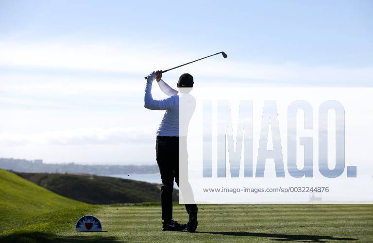 - SPORT January 25, 2018 - San Diego, CA, USA - Jason Day tees off on the 3rd hole of the Torrey Pines south course during the first round of the Farmers Insurance Open on January 25, 2018. Golf 2018: Farmers Insurance Open: Round 1 - ZUMAs44_ 20180125_zaf_s44_007