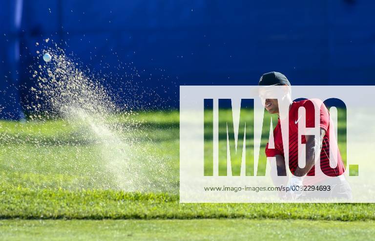 - SPORT January 28, 2018 San Diego, CA...Tiger Woods hitting out the bunker on 14th hole during final round of the Farmers Open on South course at the Torrey Pines golf course in San Diego, Ca on January 28, 2018. PGA Golf Herren Tour 2018: Farmers Open JAN 28 - ZUMAc04_ 20180128_zaf_c04_124