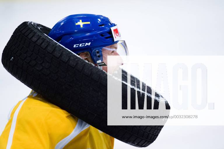 - SPORT 180129 Erik Gustafsson under Sveriges ishockeylandslags träning inför OS 2018 den 29 januari 2018 i Stockholm.