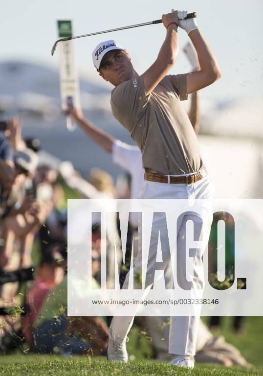 SCOTTSDALE, AZ - FEBRUARY 01: Justin Thomas hits from the rough during the Waste Management Phoenix Open on February 1, 2017 at TPC Scottsdale in Scottsdale, AZ(Photo by Adam Bow Icon Sportswire) GOLF: FEB 01 PGA Golf Herren - Waste Management Phoenix Open Icon1802011110
