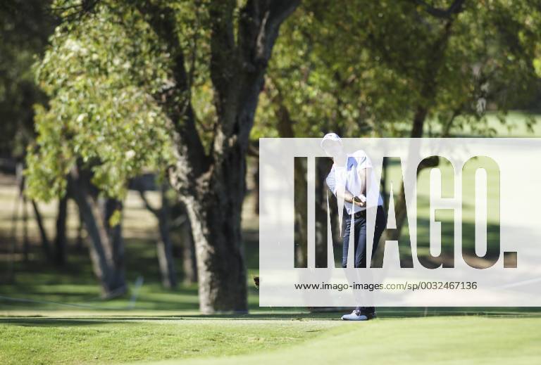 11th February 2018, Lake Karrinyup Country Club, Karrinyup, Australia; ISPS HANDA World Super 6 Perth golf, final round; Andrea Pavan (ITA) chips the ball up to the green ActionPlus11985025