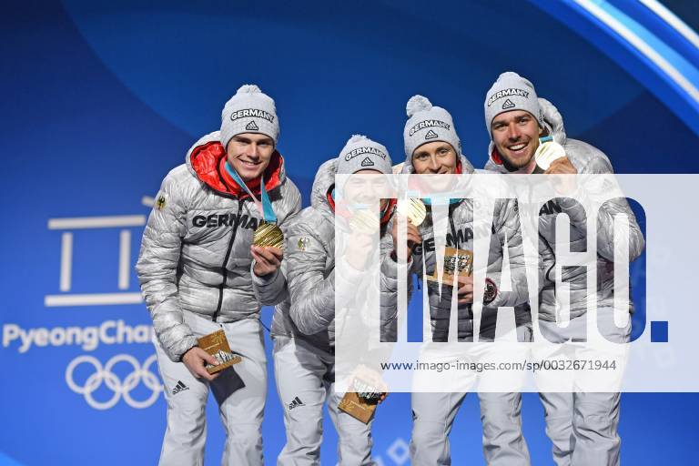 V.li: Vinzenz GEIGER, Fabian RIESSLE, Eric FRENZEL, Johannes RYDZEK (alle GER) mit Goldmedaillen, Medaillen, Medaille. Olympic Champion, Olympiasieger, Nordic Combined, Team Gundersen LH 4x5km Nordische Kombination Teamstaffel,Siegerehrung, Victory Ceremony,PyeongChang Olympic Medals Plaza am 23.02.2018. Olympische Winterspiele 2018, vom 09.02. - 25.02.2018 in PyeongChang Suedkorea.