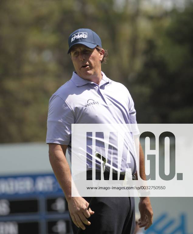 US golfer Phil Mickelson in action during the World Golf Championship 2018 at the Chapultepec Golf Club in Mexico City, Mexico, 01 March 2018. The competition takes place between the 01 and 04 March. World Golf Championship !ACHTUNG: NUR REDAKTIONELLE NUTZUNG!