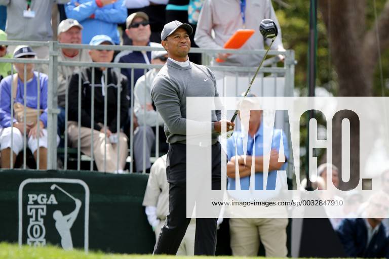 Palm Harbor, Florida, U.S. - DOUGLAS R. CLIFFORD Times .Tiger Woods drives the first tee while playing the Copperhead Course on Thursday (3 8 18) during the first round of the Valspar Championship at the Innisbrook Golf and Spa Resort in Palm Harbor. Florida News - March 8, 2018 - ZUMAs70_ 82203499st