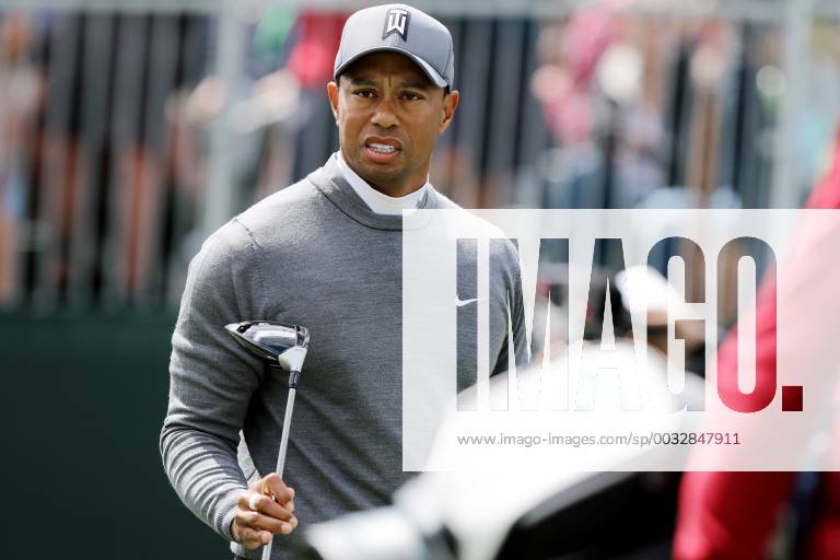 Palm Harbor, Florida, U.S. - DOUGLAS R. CLIFFORD Times .Tiger Woods leaves the tee box moments after driving the first hole while playing the Copperhead Course on Thursday (3 8 18) during the first round of the Valspar Championship at the Innisbrook Golf and Spa Resort in Palm Harbor. Florida News - March 8, 2018 - ZUMAs70_ 82203500st