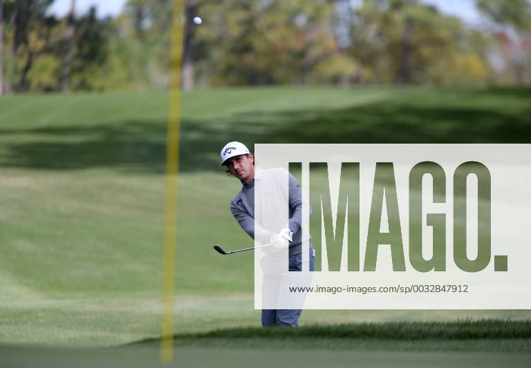 Palm Harbor, Florida, U.S. - DOUGLAS R. CLIFFORD Times .Kelly Kraft pitches to the 7th green while playing the Copperhead Course on Thursday (3 8 18) during the first round of the Valspar Championship at the Innisbrook Golf and Spa Resort in Palm Harbor. Florida News - March 8, 2018 - ZUMAs70_ 82203501st