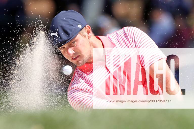 - SPORT PALM HARBOR, FL - MARCH 08: Bryson DeChambeau blasts out of the sand trap during the first round of the Valspar Championship on March 08, 2018, at Westin Innisbrook-Copperhead Course in Palm Harbor, FL. (Photo by Cliff Welch Icon Sportswire) GOLF: MAR 08 PGA Golf Herren - Valspar Championship Icon3571803080091