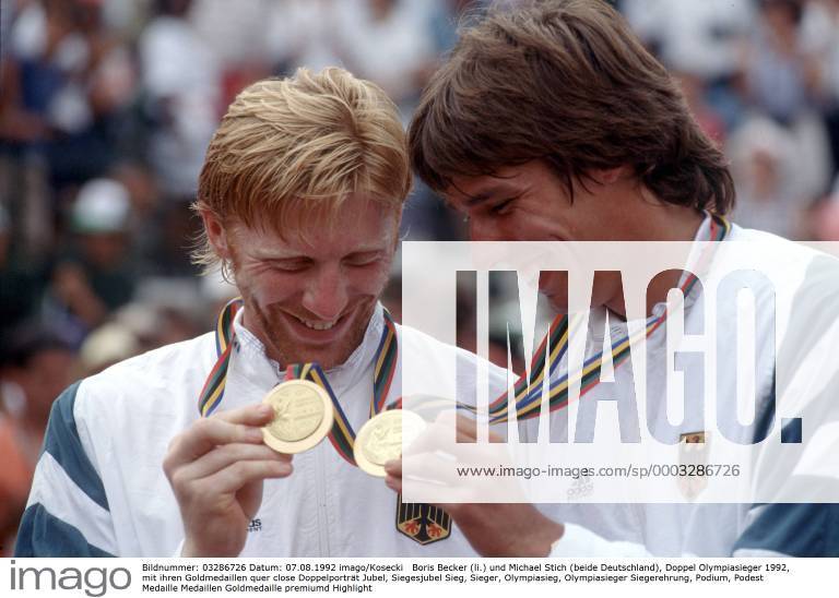 Boris Becker (li.) und Michael Stich (beide Deutschland), Doppel Olympiasieger 1992, mit ihren Goldmedaillen Tennis OS Sommer Herren Olympische Spiele 1992, Sommerspiele Finale Endspiel, Vneg Gruppe Barcelona Harmonie Freude, Begeisterung, Tennis OS Sommer Herren Olympische Spiele 1992, Sommerspiele Finale Endspiel, Vneg Gruppe Barcelona Harmonie Freude, Begeisterung,