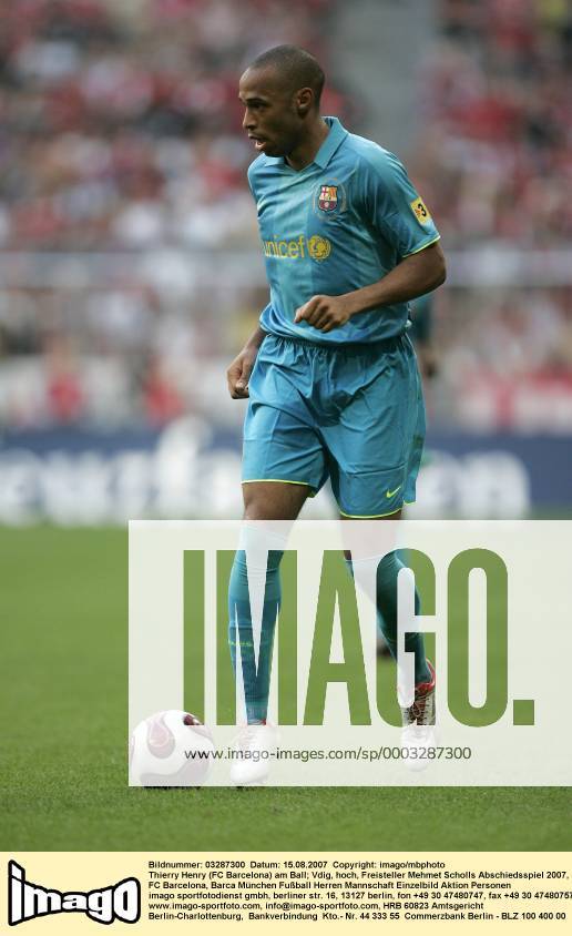 Thierry Henry (FC Barcelona) am Ball Fußball Herren Mehmet Scholls Abschiedsspiel 2007, FC Barcelona, Barca Einzelbild München Fußball Herren Mehmet Scholls Abschiedsspiel 2007, FC Barcelona, Barca Einzelbild München
