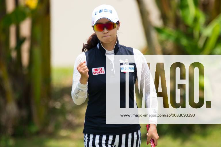 South Korean golfer Hong Ran competes in the Brunei Ladies Open golf tournament during the 2018 China LPGA Golf Damen Tour in Brunei, 19 March 2018. Hong Ran earned her first victory since 2010 on Monday (19 March 2018) when the South Korean golfer won the inaugural Brunei Ladies Open title after going wire-to-wire for a five stroke win. The 31-year-old closed with a bogey-free round of seven-under 64, the same score she posted in the opening round, to finish on 18-under par for the tournament. Her fourth career win was worth KRW140 million (US$130,774). Hong s compatriots Choi Ka-ram (64), Ji Han-sol (66) Han Jin-seon (68) and Jang Eun-soo (68) were equal runners-up at the Empire Hotel and Country Club course. The KRW700 million tournament was sanctioned by the China LPGA Tour, the Brunei Darussalam Golf Association and the LPGA of South Korea Tour (KLPGA). Hong goes wire-to-wire for Brunei win pbu771107_09