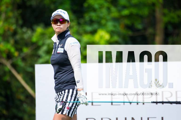 South Korean golfer Hong Ran competes in the Brunei Ladies Open golf tournament during the 2018 China LPGA Golf Damen Tour in Brunei, 19 March 2018. Hong Ran earned her first victory since 2010 on Monday (19 March 2018) when the South Korean golfer won the inaugural Brunei Ladies Open title after going wire-to-wire for a five stroke win. The 31-year-old closed with a bogey-free round of seven-under 64, the same score she posted in the opening round, to finish on 18-under par for the tournament. Her fourth career win was worth KRW140 million (US$130,774). Hong s compatriots Choi Ka-ram (64), Ji Han-sol (66) Han Jin-seon (68) and Jang Eun-soo (68) were equal runners-up at the Empire Hotel and Country Club course. The KRW700 million tournament was sanctioned by the China LPGA Tour, the Brunei Darussalam Golf Association and the LPGA of South Korea Tour (KLPGA). Hong goes wire-to-wire for Brunei win pbu771107_07