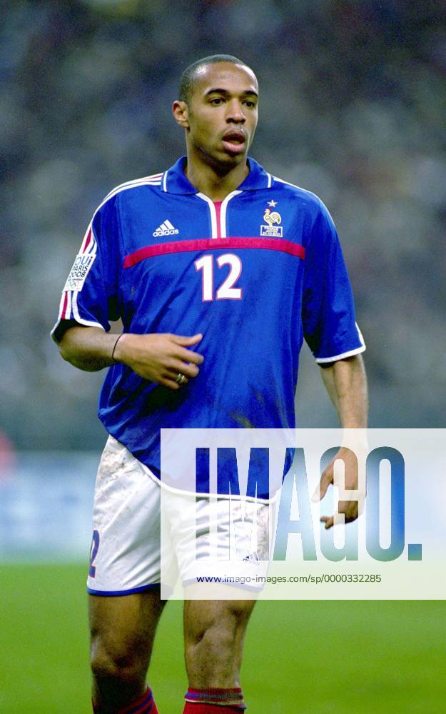 Thierry Henry (Frankreich) Fußball Länderspiel Herren Freundschaftsspiel 2001, Nationalmannschaft, Nationalteam, Nationaltrikot, Einzelbild Stade de France Paris, Saint-Denis, St.