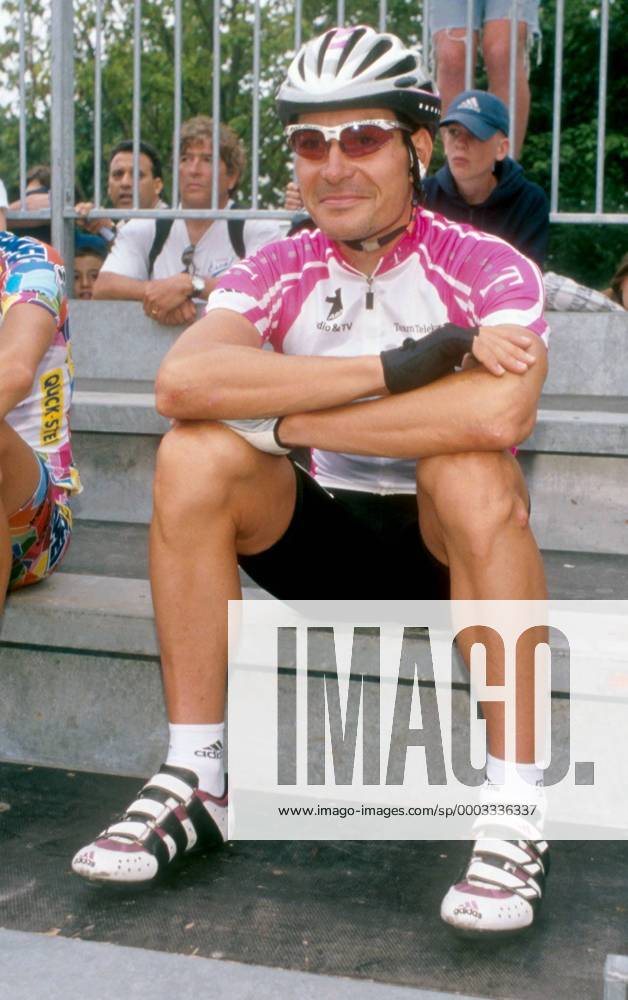 Erik Zabel (Deutschland Team Telekom) Radsport Herren Tour de France 2000, ProTour, Straßenradsport, Straße, Rad, Einzelbild 1. Etappe: Futuroscope Radsport Herren Tour de France 2000, ProTour, Straßenradsport, Straße, Rad, Einzelbild 1. Etappe: Futuroscope