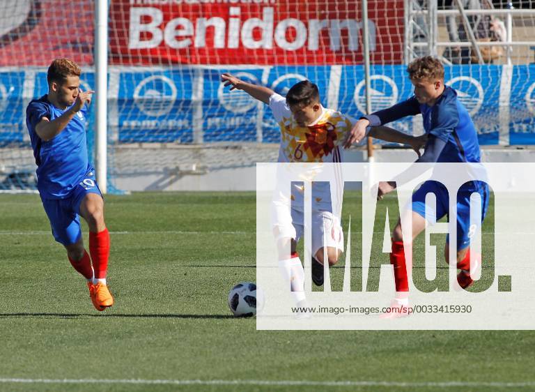 Spanish Peinado (C) vies for the ball with French Cuisance and Guitane during the European under 19 Elite qualifying round between the national soccer teams of Spain and France at the Guillermo Amor stadium in Benidorm, Spain, 27 March 2018. Spain vs. France !ACHTUNG: NUR REDAKTIONELLE NUTZUNG!