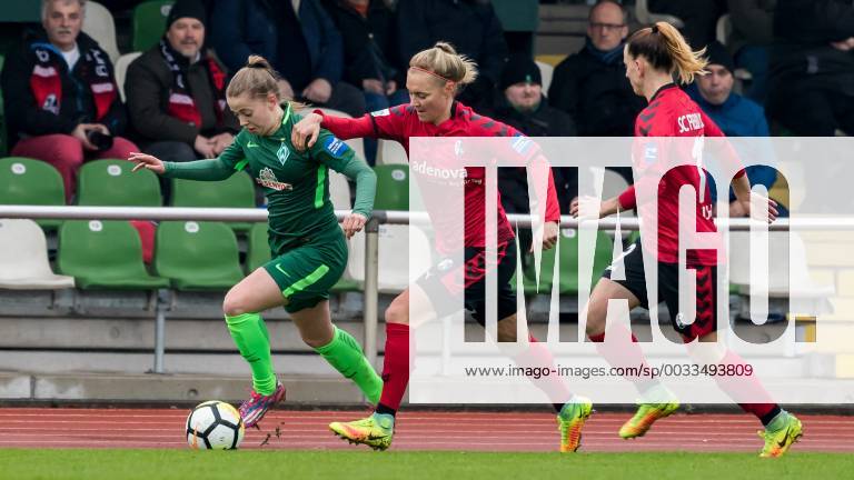 V.li.: Nina Lührßen (Luehrssen, SV Werder Bremen, 4) und Sarah Puntigam (SC Freiburg, 18) im Zweikampf, Duell, duel, tackle, Fussball, Allianz Frauen-Bundesliga, SV Werder Bremen - SC Freiburg,