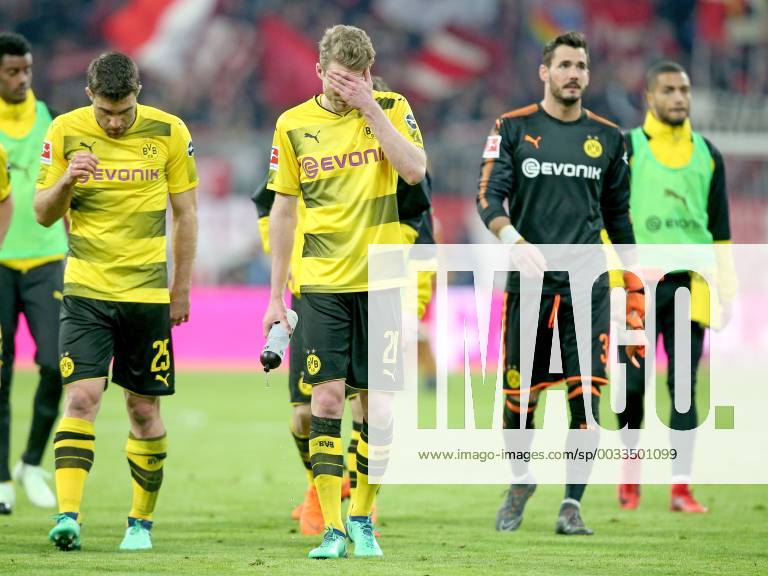 - SPORT Sokratis Papastathopoulos ( Borussia Dortmund 25 ) Andre Schuerrle ( Borussia Dortmund 21 ) Roman Buerki ( Borussia Dortmund 38 ) nach dem 6:0, FC Bayern Muenchen vs. Borussia Dortmund, 1.Bundesliga, Fussball, 31.03.2018, Muenchen