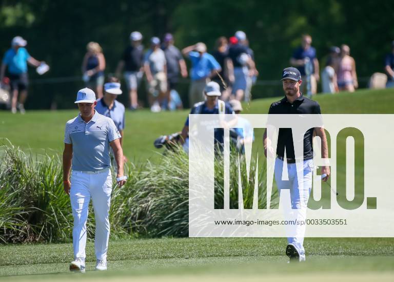 HUMBLE, TX - MARCH 31: Rickie Fowler (USA) and Sam Ryder (USA) approach on 2 during Round 3 of the Houston Open on March 31, 2018 at Golf Club of Houston in Humble, Texas. (Photo by Leslie Plaza Johnson Icon Sportswire) GOLF: MAR 31 PGA Golf Herren - Houston Open Icon18033128