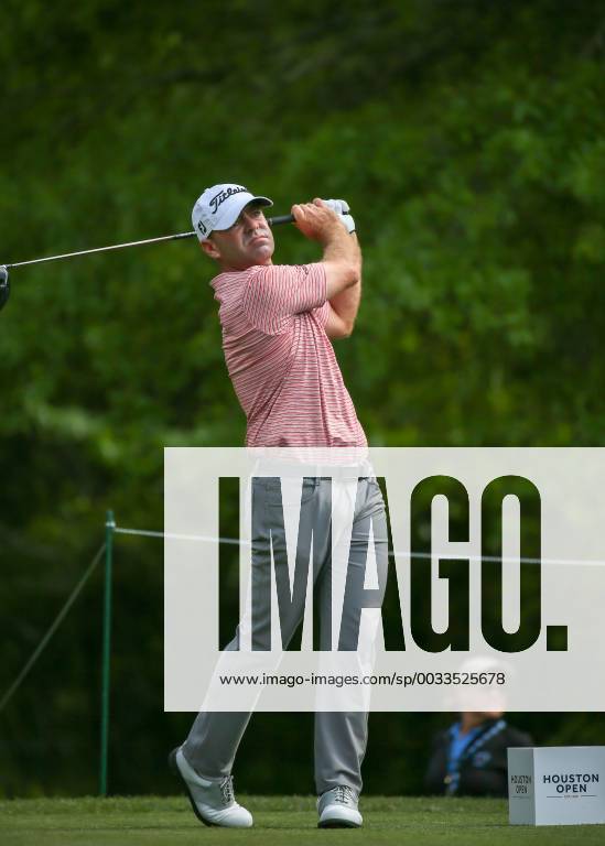 HUMBLE, TX - APRIL 01: Ryan Armour (USA) watches his tee shot on 2 during the final round of the Houston Open on April 1, 2018 at the Golf Club of Houston in Humble, Texas. (Photo by Leslie Plaza Johnson Icon Sportswire) GOLF: APR 01 PGA Golf Herren - Houston Open Icon180401032