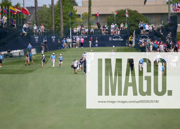 HUMBLE, TX - APRIL 01: Henrik Stenson (SWE) and Chesson Hadley (USA) head down 1 during the final round of the Houston Open on April 1, 2018 at the Golf Club of Houston in Humble, Texas. (Photo by Leslie Plaza Johnson Icon Sportswire) GOLF: APR 01 PGA Golf Herren - Houston Open Icon180401104
