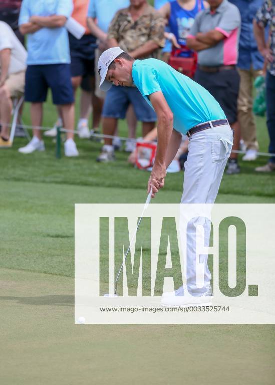 HUMBLE, TX - APRIL 01: Chesson Hadley (USA) watches his putt on 2 during the final round of the Houston Open on April 1, 2018 at the Golf Club of Houston in Humble, Texas. (Photo by Leslie Plaza Johnson Icon Sportswire) GOLF: APR 01 PGA Golf Herren - Houston Open Icon180401128