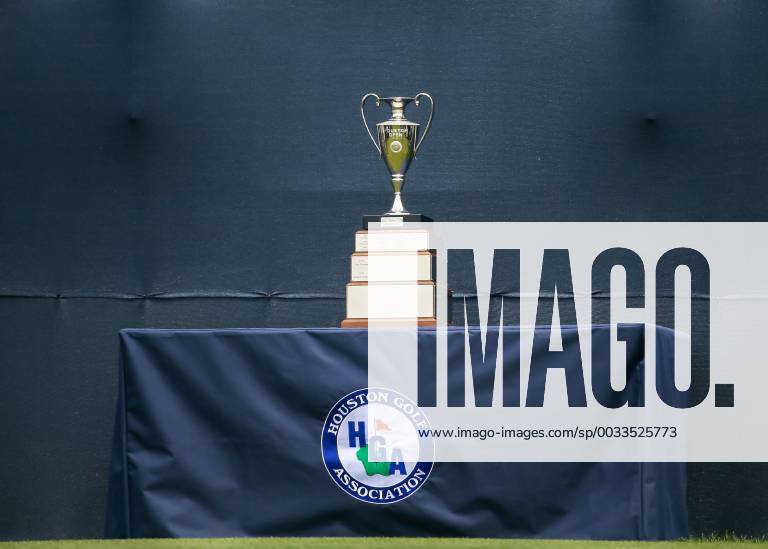 HUMBLE, TX - APRIL 01: The Houston Open Championship trophy sits at the first tee during the final round of the Houston Open on April 1, 2018 at the Golf Club of Houston in Humble, Texas. (Photo by Leslie Plaza Johnson Icon Sportswire) GOLF: APR 01 PGA Golf Herren - Houston Open Icon180401160