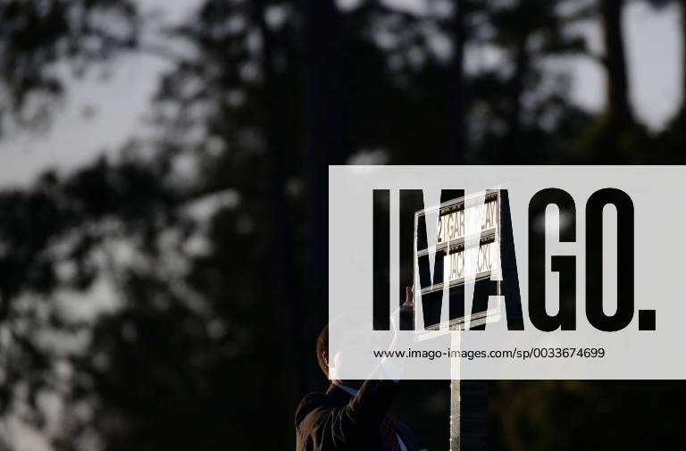 Honorary Starters Jack Nicklaus and Gary Player of South Africa have their name cards inserted at the the first hole tee box before the 1st round of the 2018 Masters Tournament at the Augusta National Golf Club in Augusta, Georgia, on April 5, 2018. AUG20180405102 JOHNxANGELILLO