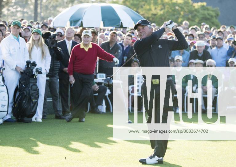 Honorary starters golf legends Gary Player watches his ball alongside fellow starter Jack Nicklaus during the opening ceremony for the 2018 Masters Tournament at the Augusta National Golf Club in Augusta, Georgia, on April 5, 2018. AUG20180405311 KEVINxDIETSCH