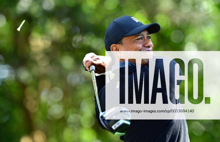 Tiger Woods watches his drive off the 2nd tee during the first round of the 2018 Masters Tournament at the Augusta National Golf Club in Augusta, Georgia, on April 5, 2018. AUG20180405336 KEVINxDIETSCH