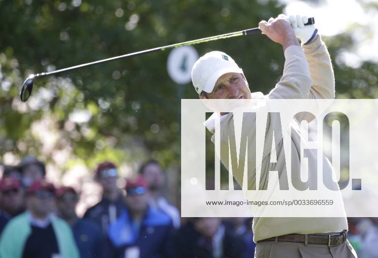 Jose Maria Olazabal hits his tee shot on the 4th hole in the 1st round of the 2018 Masters Tournament at the Augusta National Golf Club in Augusta, Georgia, on April 5, 2018. AUG20180405115 JOHNxANGELILLO