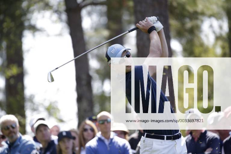 Martin Kaymer of Germany hits a tee shot on the 4th hole in the 1st round of the 2018 Masters Tournament at the Augusta National Golf Club in Augusta, Georgia, on April 5, 2018. AUG20180405126 JOHNxANGELILLO