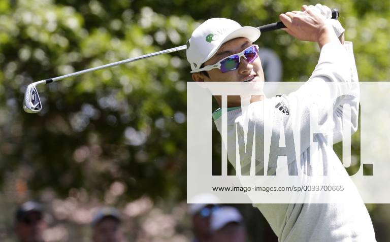 Li Haotong of China hits his tee shot on the 4th hole in the 1st round of the 2018 Masters Tournament at the Augusta National Golf Club in Augusta, Georgia, on April 5, 2018. AUG20180405153 JOHNxANGELILLO