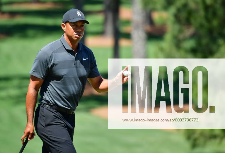 Tiger Woods acknowledges the gallery as he walks off the 10th green during the first round of the 2018 Masters Tournament at the Augusta National Golf Club in Augusta, Georgia, on April 5, 2018. AUG20180405358 KEVINxDIETSCH