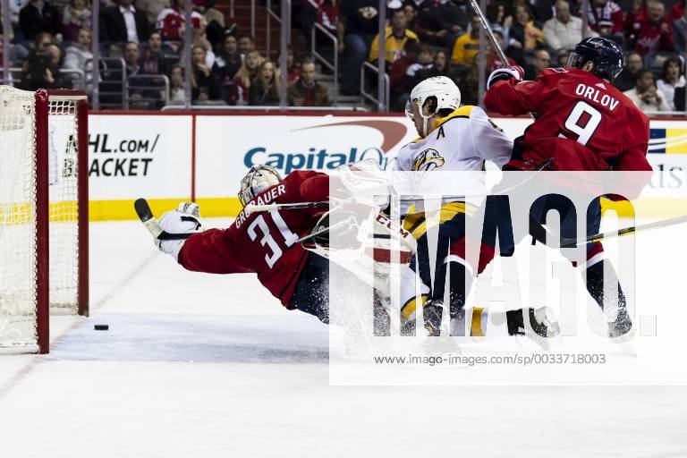 Washington, District of Columbia, U.S. - Nashville Predators center Ryan Johansen (92) scores the game winning goal during the third period of the game between the Nashville Predators and the Washington Capitals at Capital One Arena. NHL Eishockey Herren USA 2018: Predators 4:3 Capitals - ZUMAc04_ 20180405_zaf_c04_215